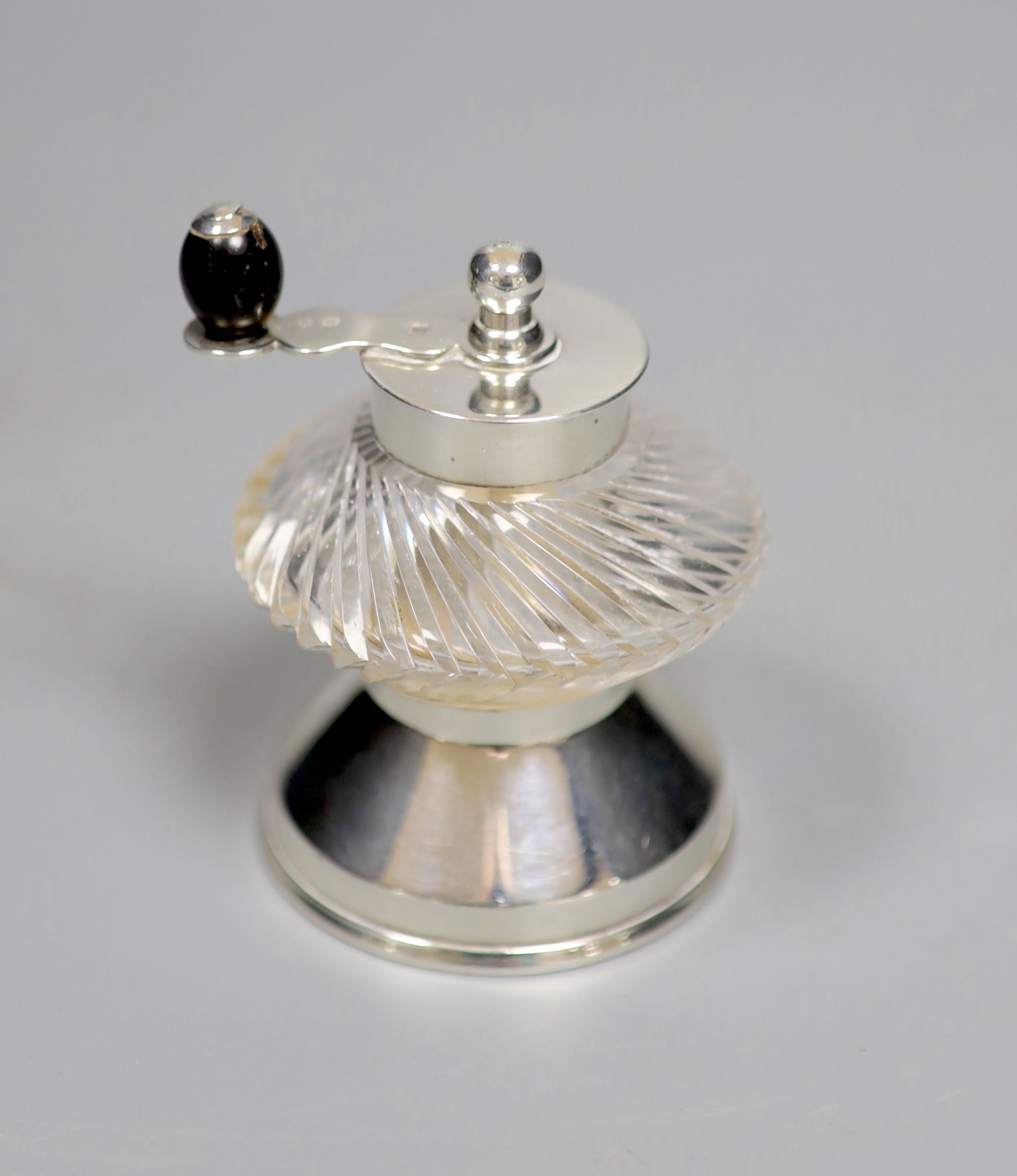 An Edwardian silver mounted wrythened glass pepper mill, Hukin & Heath, Birmingham, 1907, 84mm.